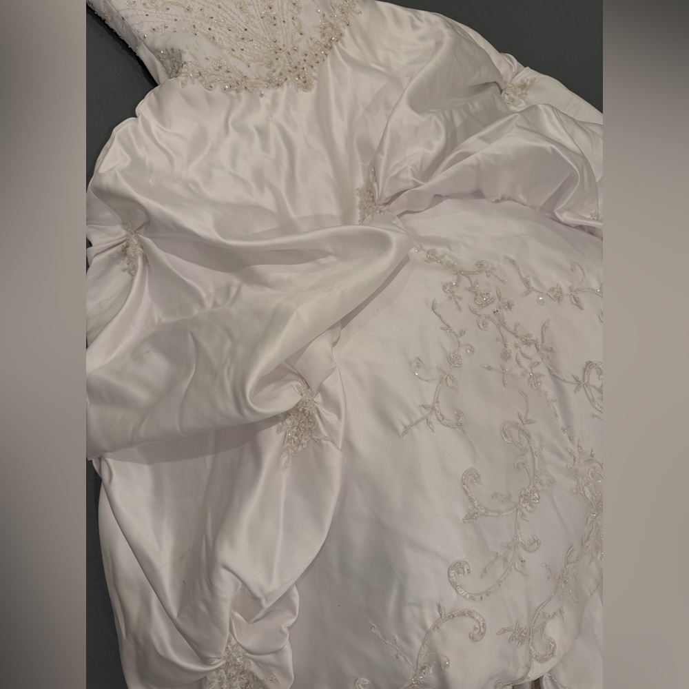 Maggie Sottero V7018SM Beaded Ball Gown Wedding Dress Size 6 Ivory - Picture 3 of 15
